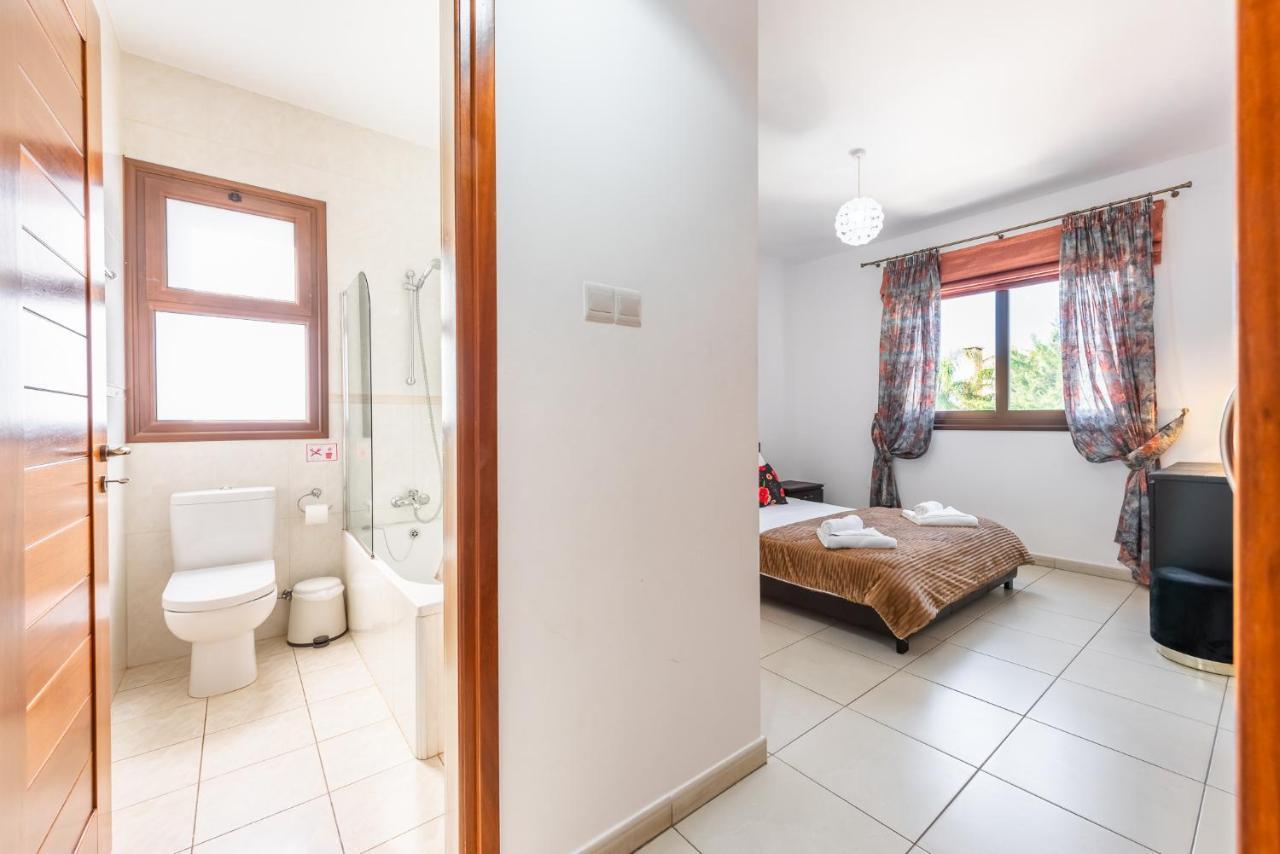 Sea Front Oceanus H2 By Ezoria Villas Agia Napa Buitenkant foto